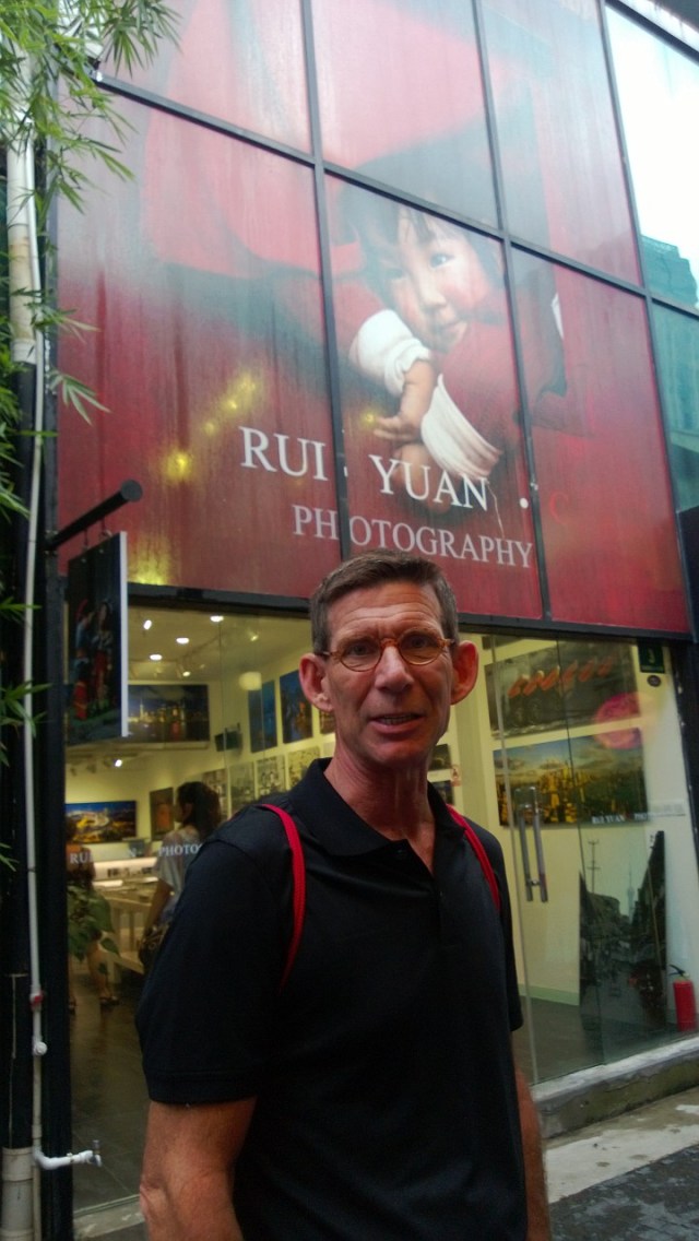 Shopping in Tinjiang Lane with Thom