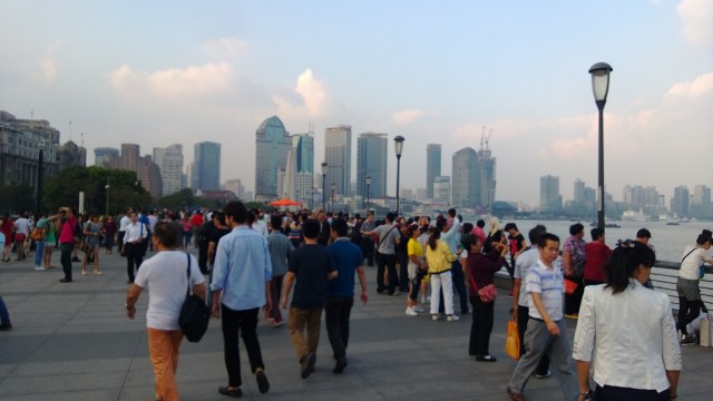 Crowds on The Bund