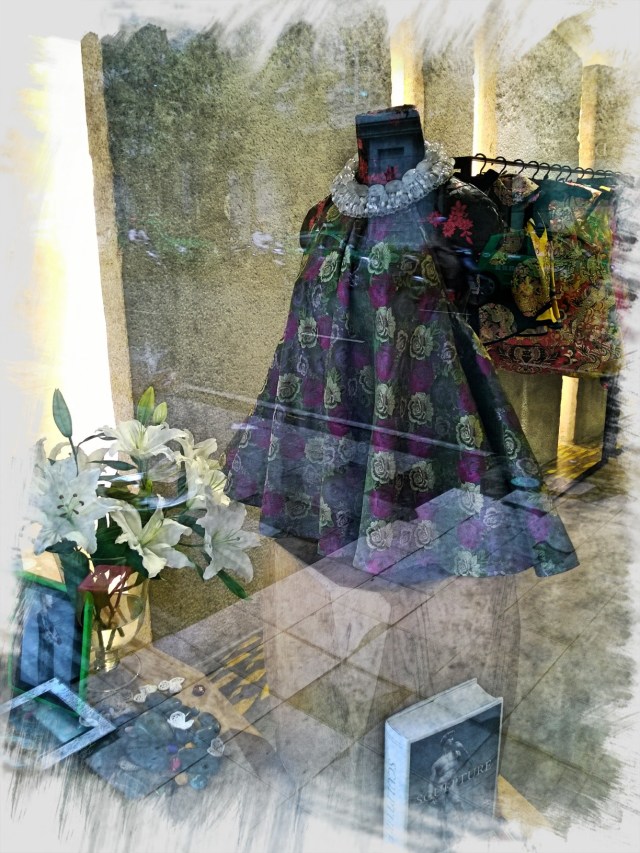 Statement necklace aceents silk print top